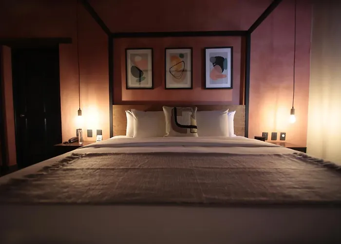 Antigua Trece Hotel Fusion